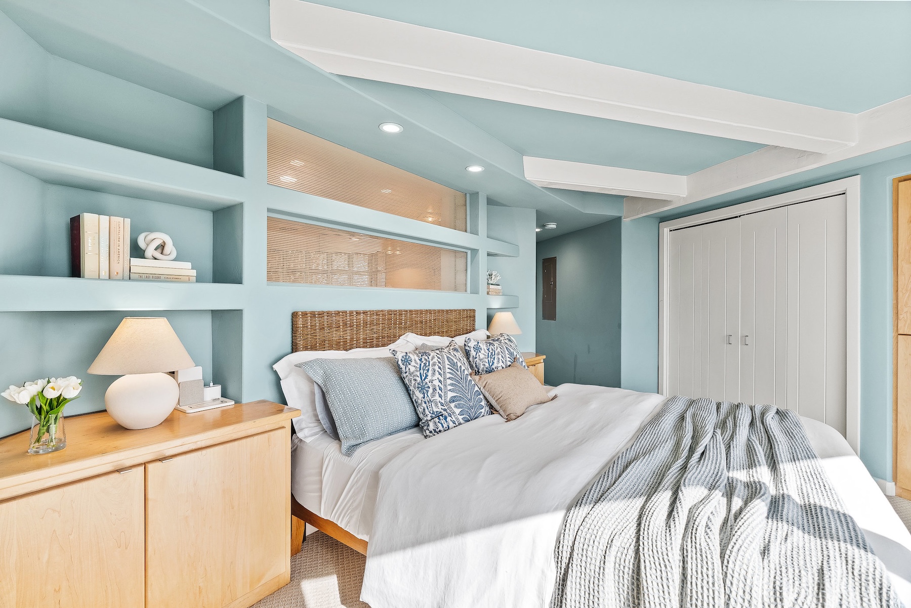 Short-Term Rental Staging Project of the Year, United States Finalist 2025 House Candy Home bedroom in Beach front property